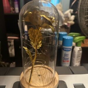 Sparkly gold rose enchanted lamp